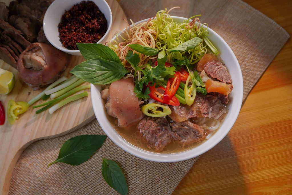 Bun-bo-hue-Vietnamese-food-Youintravel