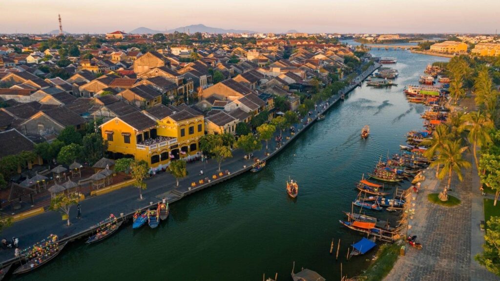 Hoian overview river side